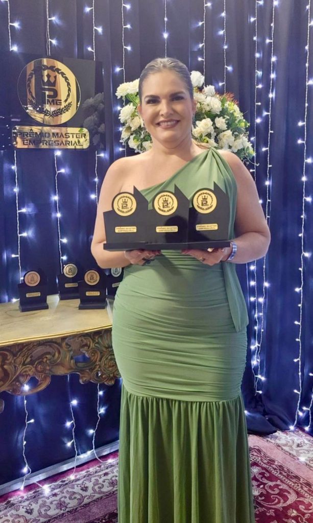 Vereadora Tatiane Helena ( PRD) recebe três premiações.