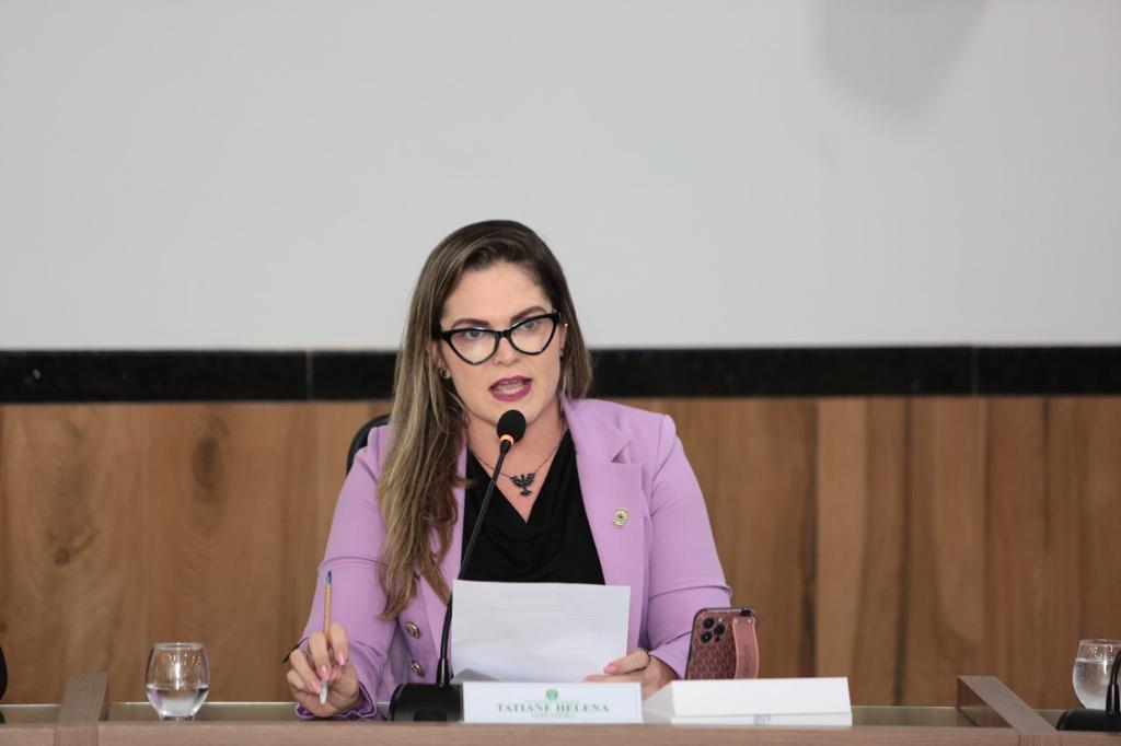 Vereadora Tatiane Helena solicita revogação da licitação para reforma do prédio da Câmara Municipal